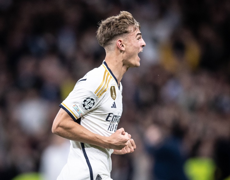 西媒:皇马密切关注帕斯在科莫的成长,认为这笔转会很成功